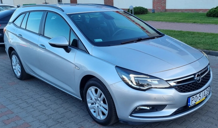 Opel Astra cena 44899 przebieg: 91100, rok produkcji 2018 z Poznań małe 379